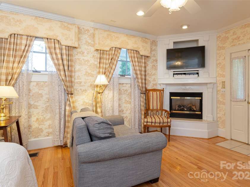 46 Cumberland Circle, Asheville, NC 28801.  MLS# CAR4280409, YatesRealty ID 4529. 