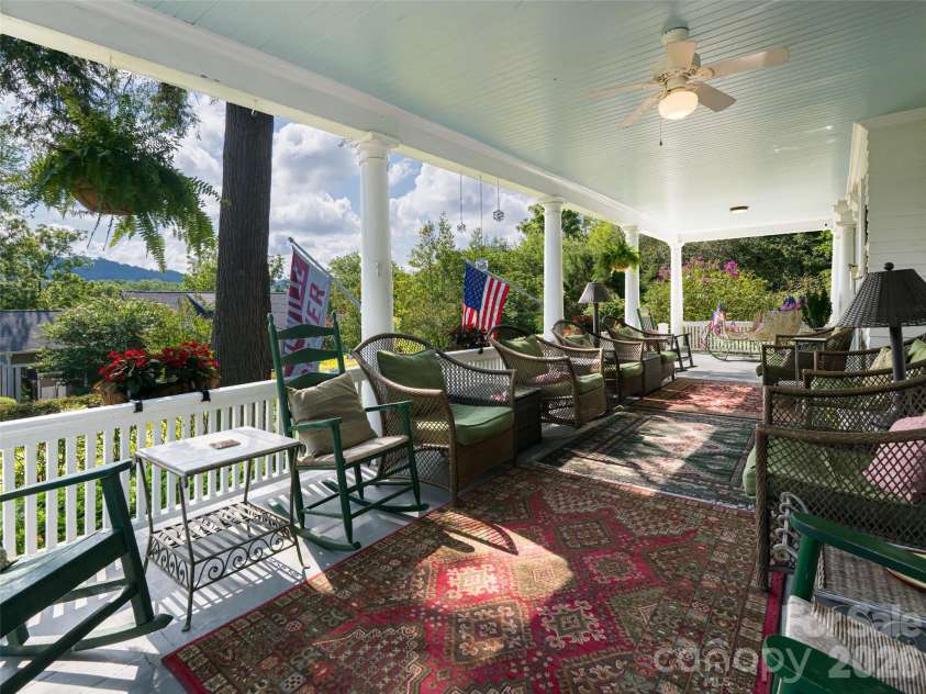 46 Cumberland Circle, Asheville, NC 28801.  MLS# CAR4280409, YatesRealty ID 4529. 