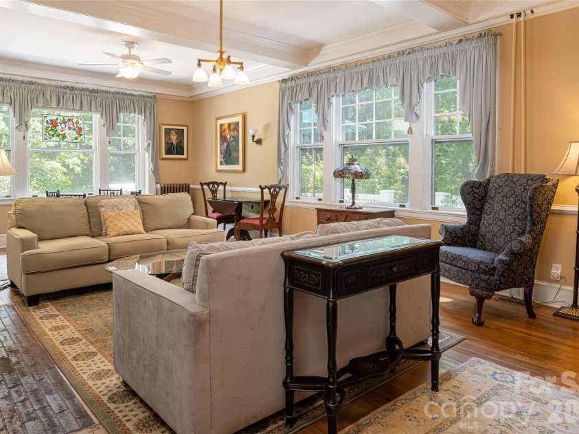 46 Cumberland Circle, Asheville, NC 28801.  MLS# CAR4280409, YatesRealty ID 4529. 