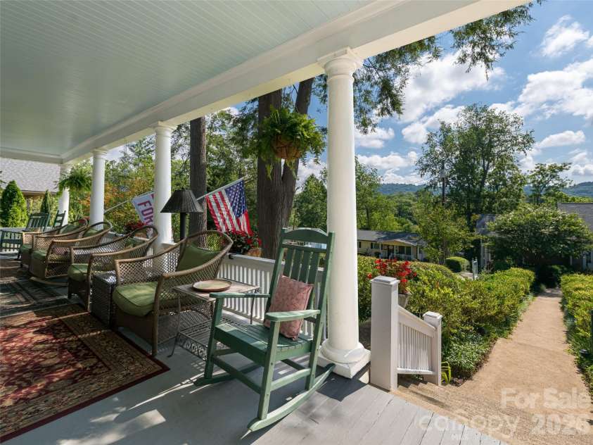 46 Cumberland Circle, Asheville, NC 28801.  MLS# CAR4280409, YatesRealty ID 4529. 