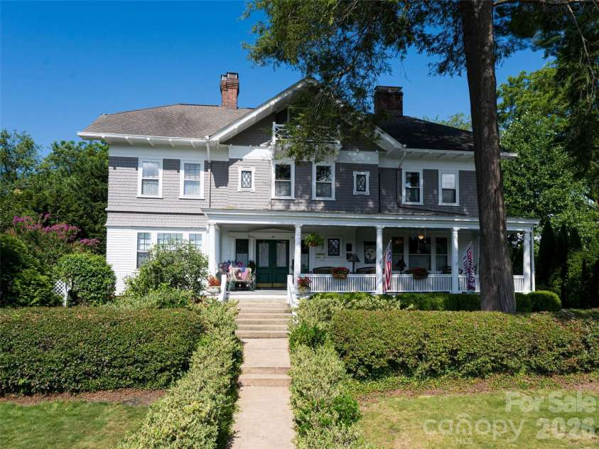 46 Cumberland Circle, Asheville, NC 28801.  MLS# CAR4280409, YatesRealty ID 4529. 