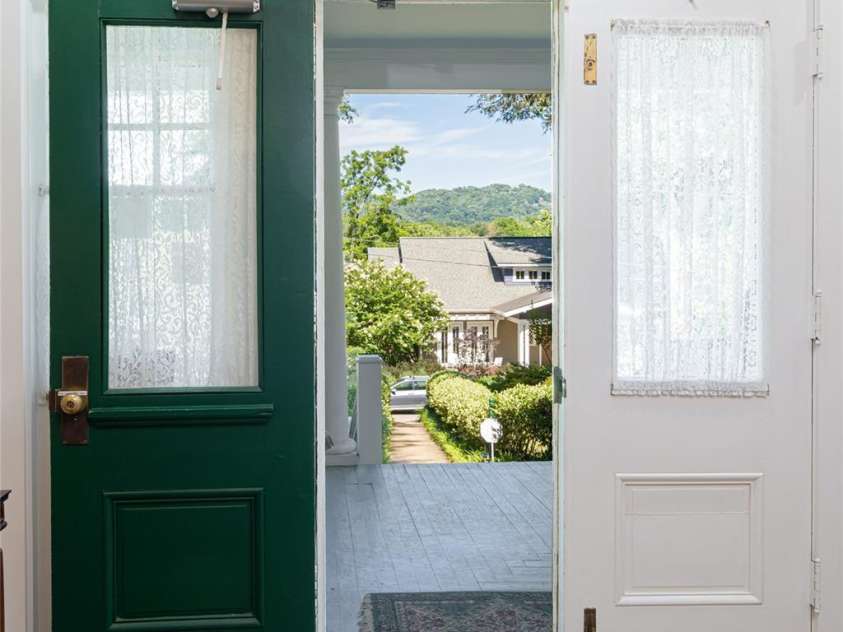 46 Cumberland Circle, Asheville, NC 28801.  MLS# CAR4280409, YatesRealty ID 4529. 