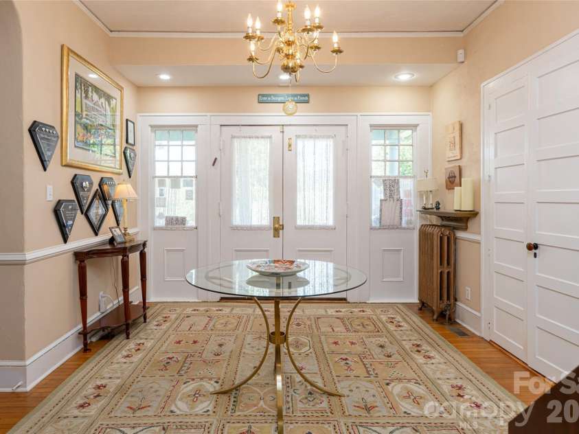 46 Cumberland Circle, Asheville, NC 28801.  MLS# CAR4280409, YatesRealty ID 4529. 