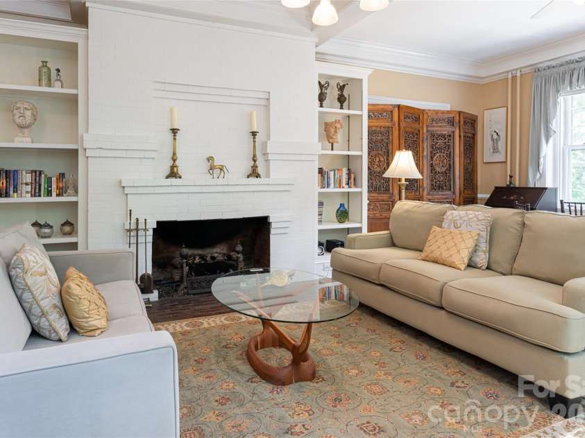 46 Cumberland Circle, Asheville, NC 28801.  MLS# CAR4280409, YatesRealty ID 4529. 