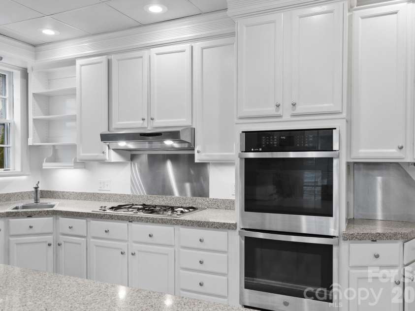 46 Cumberland Circle, Asheville, NC 28801.  MLS# CAR4280409, YatesRealty ID 4529. 