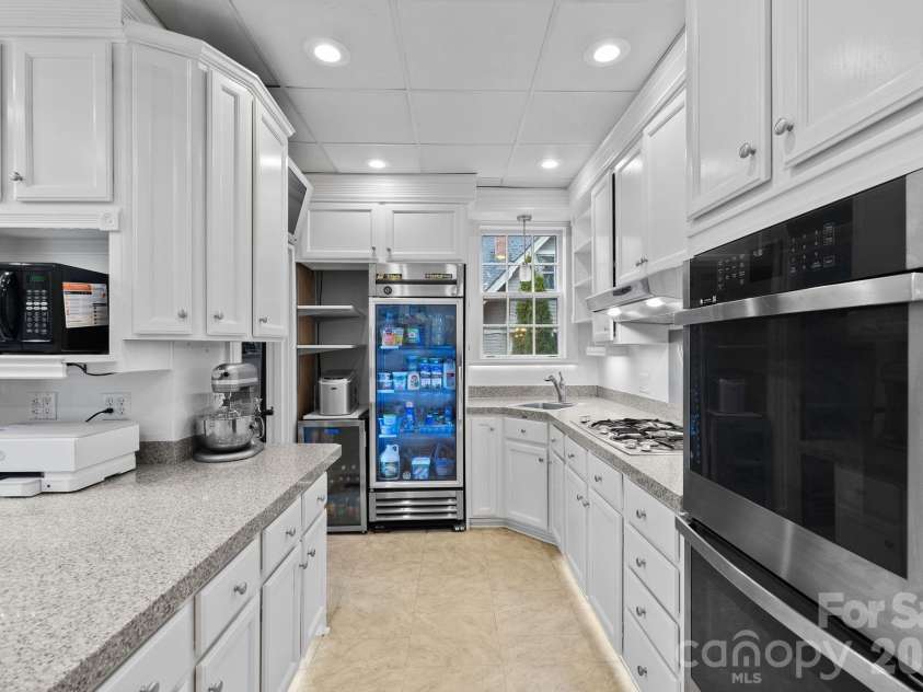 46 Cumberland Circle, Asheville, NC 28801.  MLS# CAR4280409, YatesRealty ID 4529. 