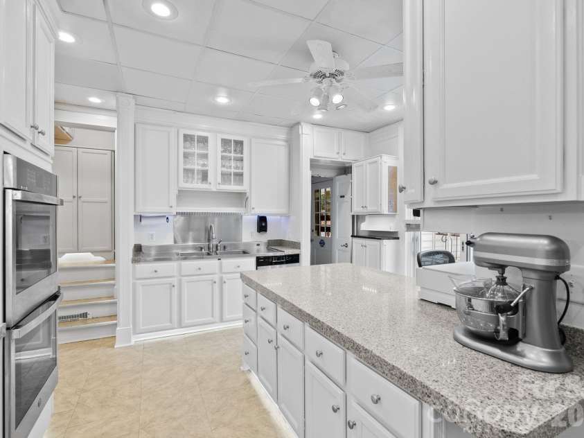 46 Cumberland Circle, Asheville, NC 28801.  MLS# CAR4280409, YatesRealty ID 4529. 
