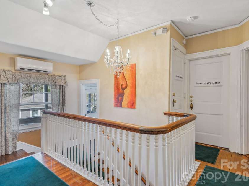 46 Cumberland Circle, Asheville, NC 28801.  MLS# CAR4280409, YatesRealty ID 4529. 