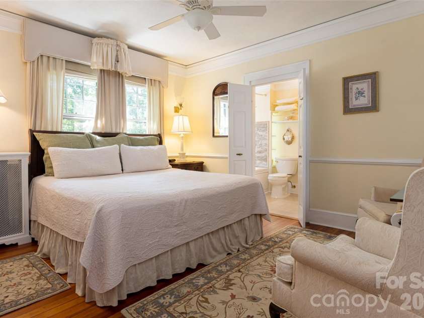 46 Cumberland Circle, Asheville, NC 28801.  MLS# CAR4280409, YatesRealty ID 4529. 