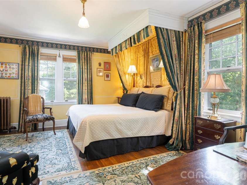 46 Cumberland Circle, Asheville, NC 28801.  MLS# CAR4280409, YatesRealty ID 4529. 