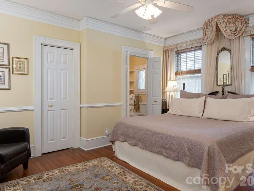 46 Cumberland Circle, Asheville, NC 28801.  MLS# CAR4280409, YatesRealty ID 4529. 