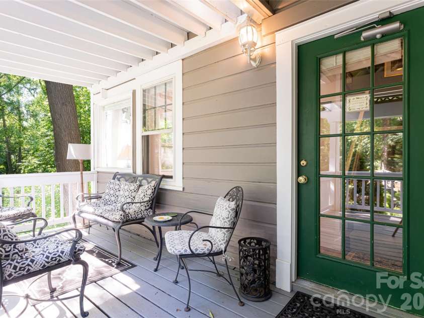 46 Cumberland Circle, Asheville, NC 28801.  MLS# CAR4280409, YatesRealty ID 4529. 