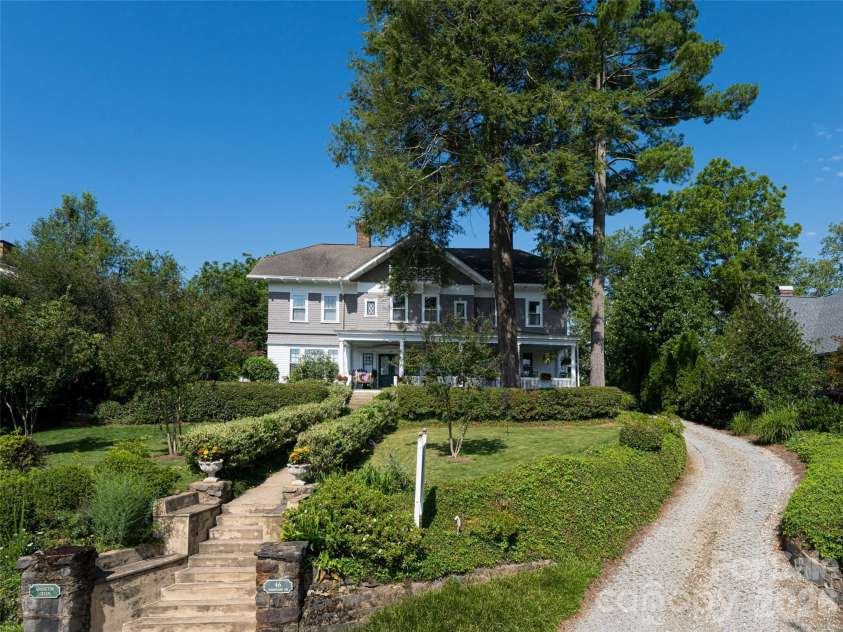 46 Cumberland Circle, Asheville, NC 28801.  MLS# CAR4280409, YatesRealty ID 4529. 
