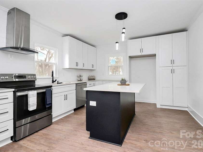 511 Oakwood Avenue, Albemarle, NC 28001.  MLS# CAR4334916, YatesRealty ID 4529. 