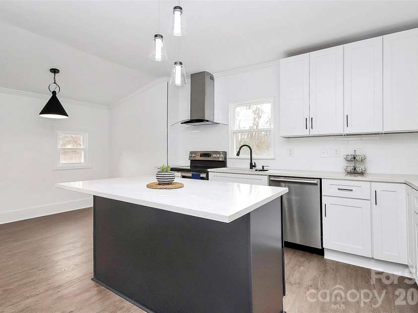 511 Oakwood Avenue, Albemarle, NC 28001.  MLS# CAR4334916, YatesRealty ID 4529. 