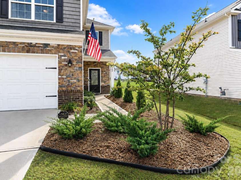 333 Kennerly Center Drive, Mooresville, NC 28115.  MLS# CAR4413957, YatesRealty ID 45290. Front Exterior