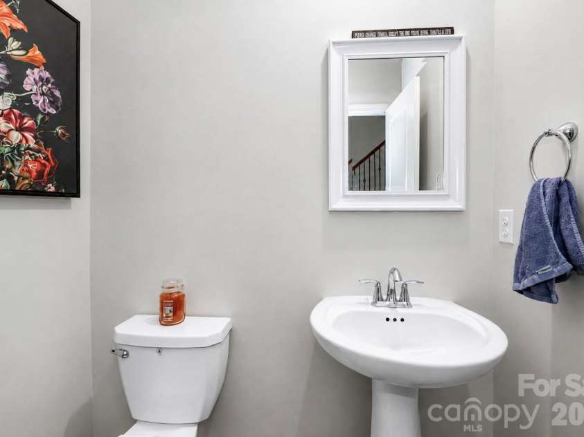 333 Kennerly Center Drive, Mooresville, NC 28115.  MLS# CAR4413957, YatesRealty ID 45290. Half Bath on Main