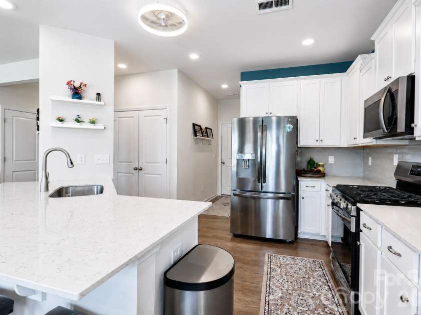 333 Kennerly Center Drive, Mooresville, NC 28115.  MLS# CAR4413957, YatesRealty ID 45290. Kitchen