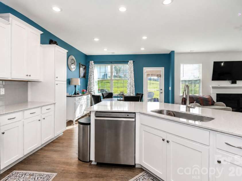 333 Kennerly Center Drive, Mooresville, NC 28115.  MLS# CAR4413957, YatesRealty ID 45290. Kitchen