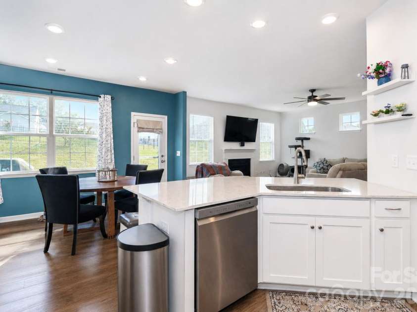 333 Kennerly Center Drive, Mooresville, NC 28115.  MLS# CAR4413957, YatesRealty ID 45290. Kitchen
