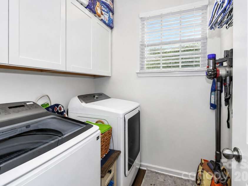 333 Kennerly Center Drive, Mooresville, NC 28115.  MLS# CAR4413957, YatesRealty ID 45290. Laundry