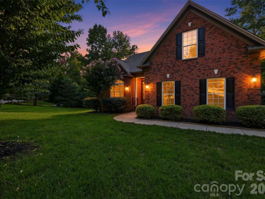 254 Streamside Place, Mooresville, NC 28115.  MLS# CAR4415969, YatesRealty ID 45291. 