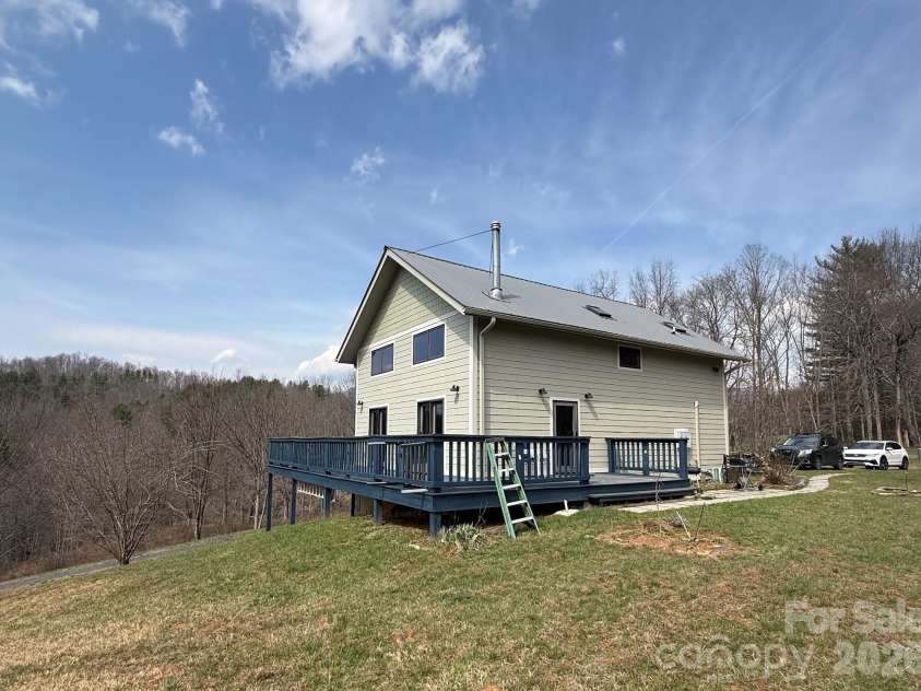 26 Nora Lane, Bakersville, NC 28705.  MLS# CAR4415042, YatesRealty ID 45292. 