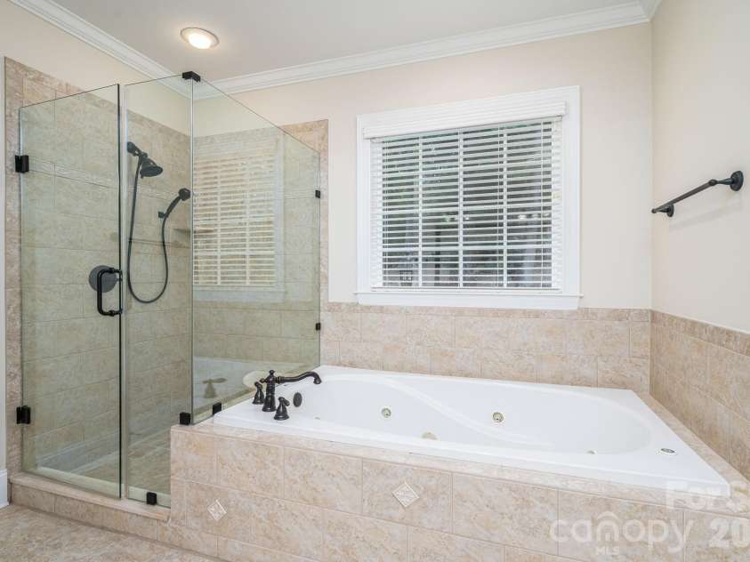 4108 Whim Shaft Drive, Lincolnton, NC 28092.  MLS# CAR4415409, YatesRealty ID 45297. Primary Bath