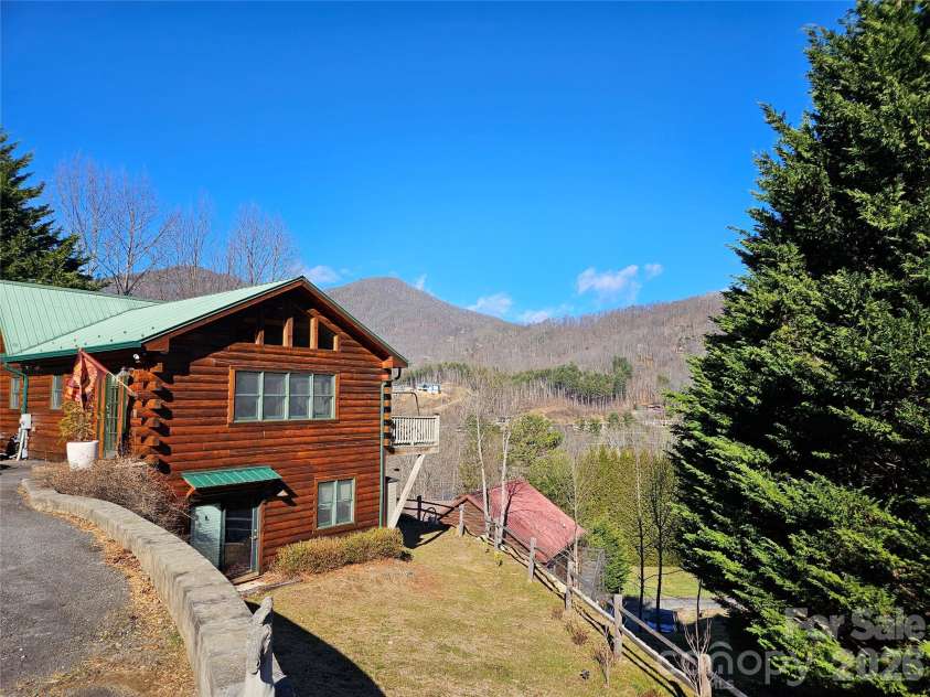 16 Hiawatha Drive, Maggie Valley, NC 28751.  MLS# CAR4405561, YatesRealty ID 45299. 