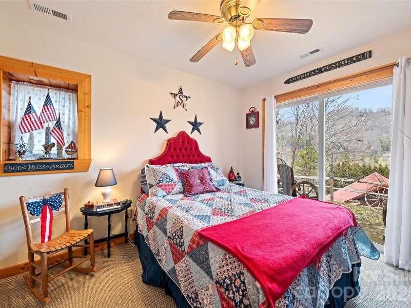 16 Hiawatha Drive, Maggie Valley, NC 28751.  MLS# CAR4405561, YatesRealty ID 45299. Lower-Level Bathroom and Laundry with Dual-Access