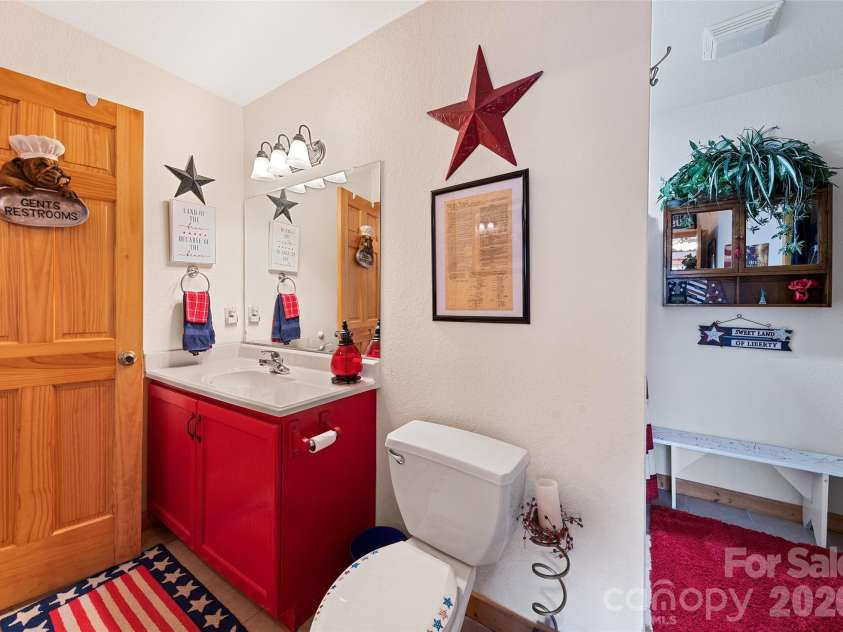 16 Hiawatha Drive, Maggie Valley, NC 28751.  MLS# CAR4405561, YatesRealty ID 45299. Lower-Level Full Bath and Laundry with Dual-Access