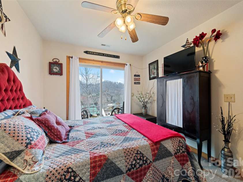 16 Hiawatha Drive, Maggie Valley, NC 28751.  MLS# CAR4405561, YatesRealty ID 45299. Lower-Level Secondary Bedroom
