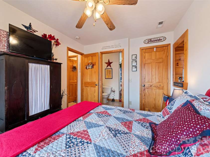 16 Hiawatha Drive, Maggie Valley, NC 28751.  MLS# CAR4405561, YatesRealty ID 45299. Lower-Secondary Bedroom