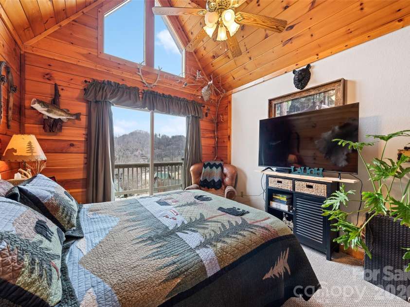 16 Hiawatha Drive, Maggie Valley, NC 28751.  MLS# CAR4405561, YatesRealty ID 45299. Main-Level Primary Bedroom with a View