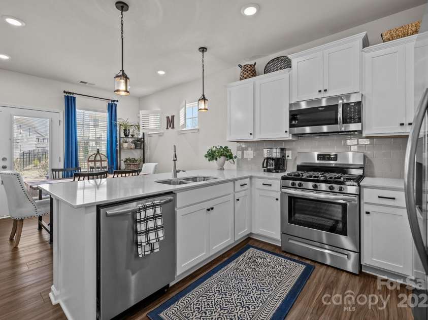 15122 Lake Ridge Road, Charlotte, NC 28278.  MLS# CAR4242300, YatesRealty ID 4530. 
