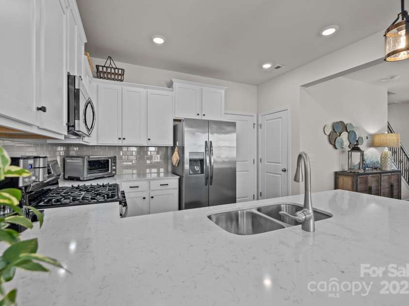 15122 Lake Ridge Road, Charlotte, NC 28278.  MLS# CAR4242300, YatesRealty ID 4530. 