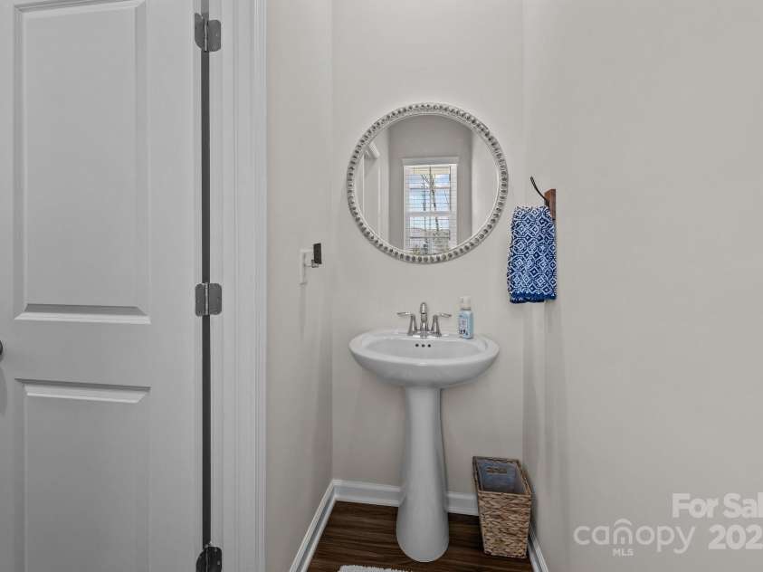 15122 Lake Ridge Road, Charlotte, NC 28278.  MLS# CAR4242300, YatesRealty ID 4530. 
