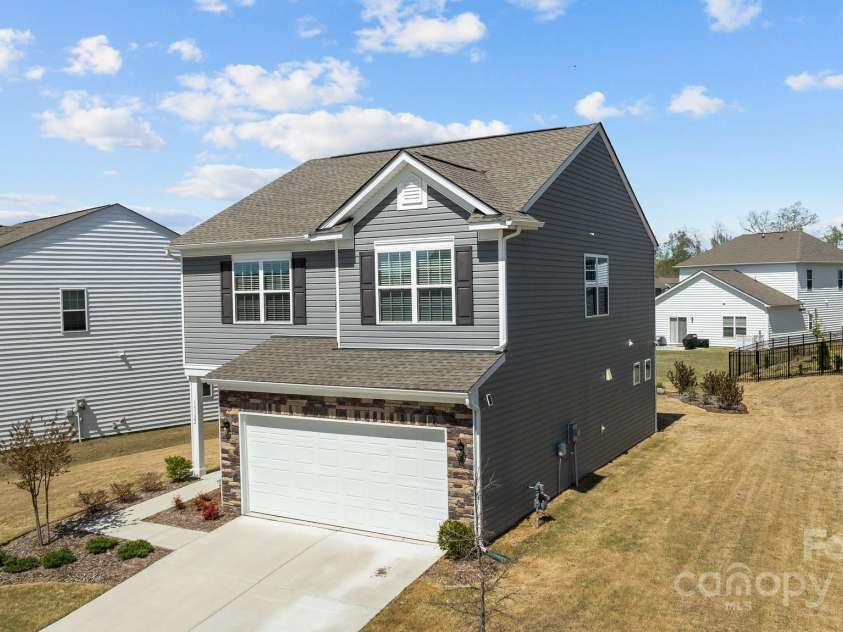 15122 Lake Ridge Road, Charlotte, NC 28278.  MLS# CAR4242300, YatesRealty ID 4530. 
