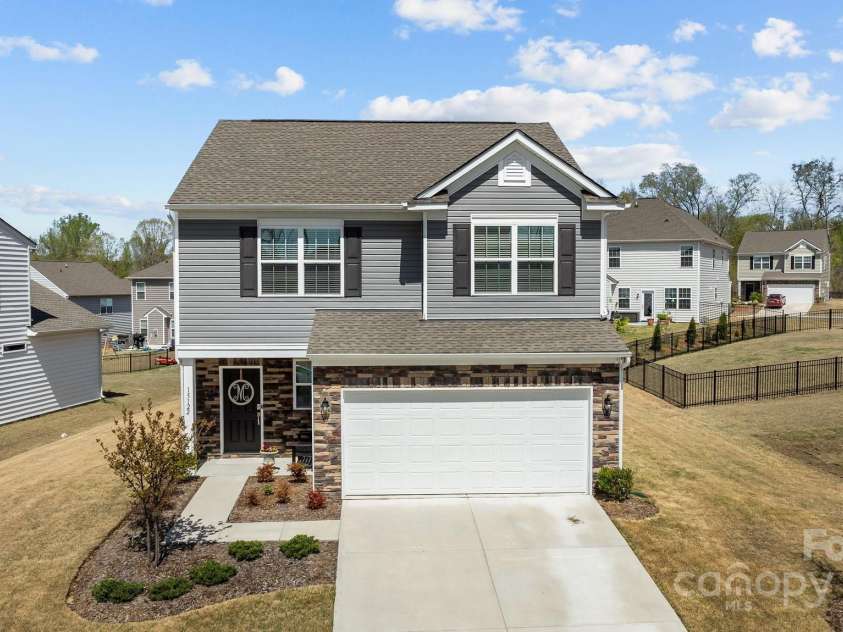 15122 Lake Ridge Road, Charlotte, NC 28278.  MLS# CAR4242300, YatesRealty ID 4530. 