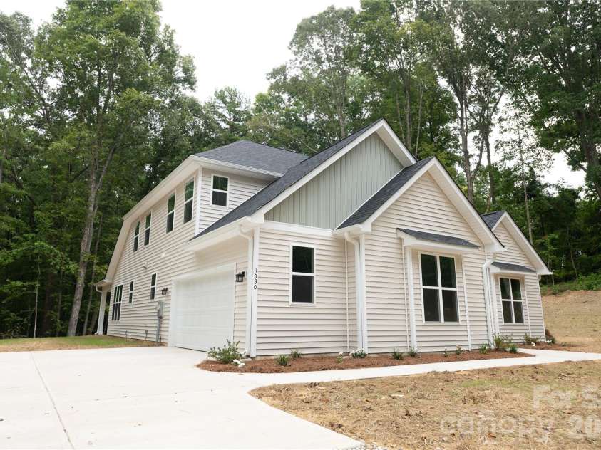 3930 Sunset Valley Drive, Concord, NC 28025.  MLS# CAR4414946, YatesRealty ID 45301. 