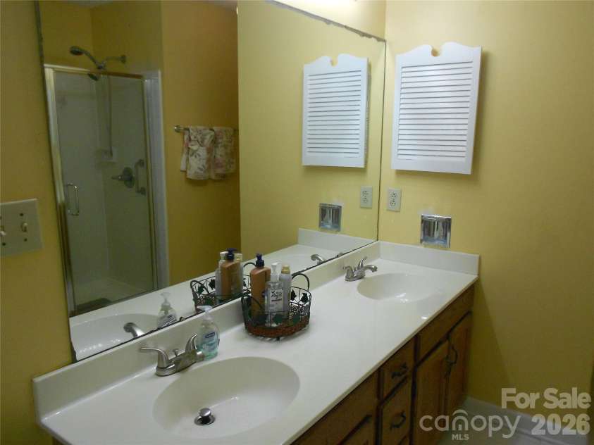 4002 Trehurst Court, Charlotte, NC 28269.  MLS# CAR4414911, YatesRealty ID 45305. 