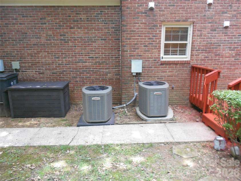 4002 Trehurst Court, Charlotte, NC 28269.  MLS# CAR4414911, YatesRealty ID 45305. 