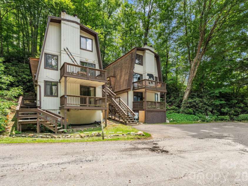 30 Creekside Drive, Banner Elk, NC 28604.  MLS# CAR4398051, YatesRealty ID 45309. 