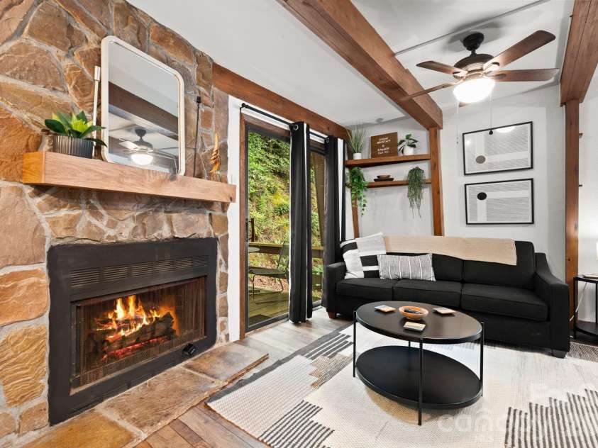 30 Creekside Drive, Banner Elk, NC 28604.  MLS# CAR4398051, YatesRealty ID 45309. 