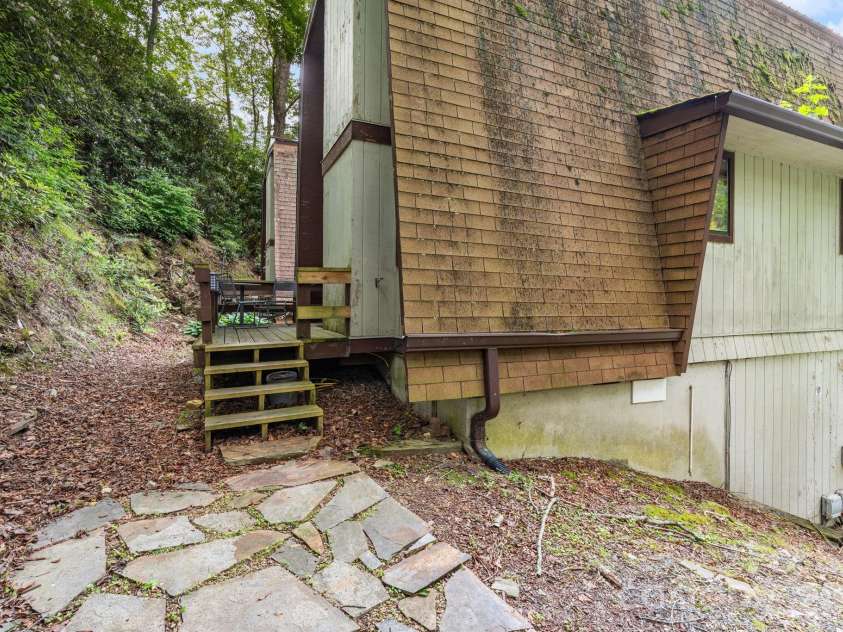 30 Creekside Drive, Banner Elk, NC 28604.  MLS# CAR4398051, YatesRealty ID 45309. 