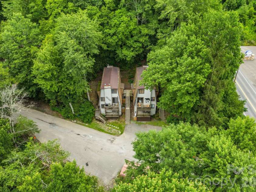 30 Creekside Drive, Banner Elk, NC 28604.  MLS# CAR4398051, YatesRealty ID 45309. 