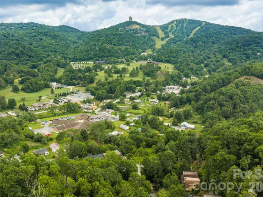 30 Creekside Drive, Banner Elk, NC 28604.  MLS# CAR4398051, YatesRealty ID 45309. 