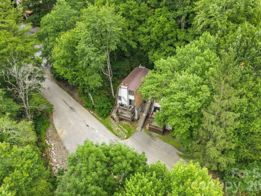 30 Creekside Drive, Banner Elk, NC 28604.  MLS# CAR4398051, YatesRealty ID 45309. 
