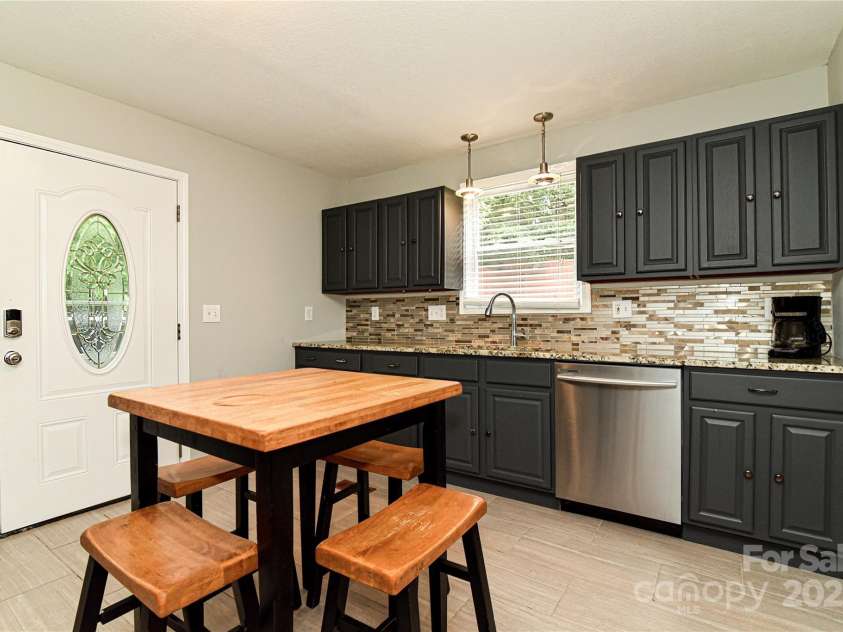 210 Craggy Street, Black Mountain, NC 28711.  MLS# CAR4238404, YatesRealty ID 4531. 