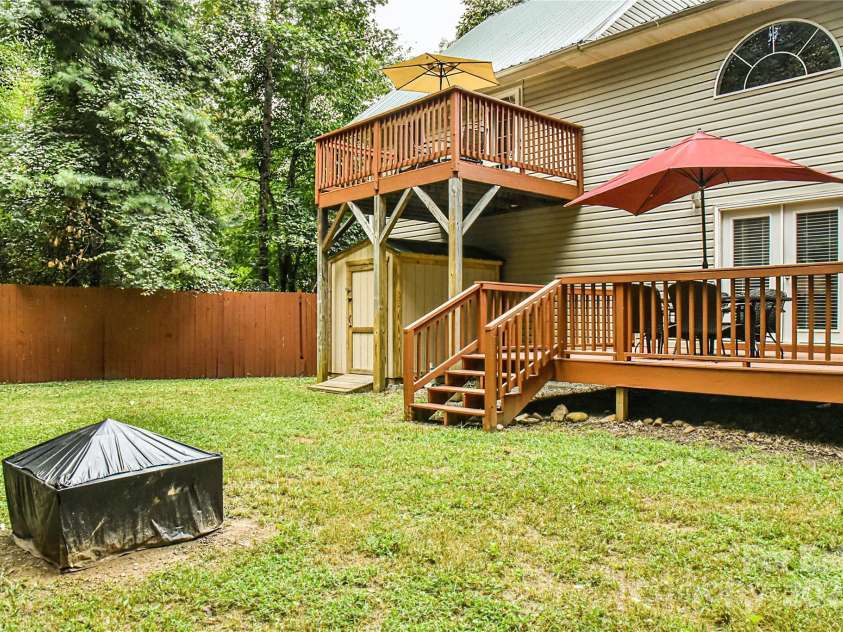 210 Craggy Street, Black Mountain, NC 28711.  MLS# CAR4238404, YatesRealty ID 4531. 